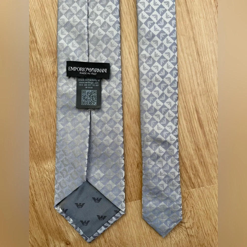 Emporio Armani Silver Geometric Tie 100% silk classic designer